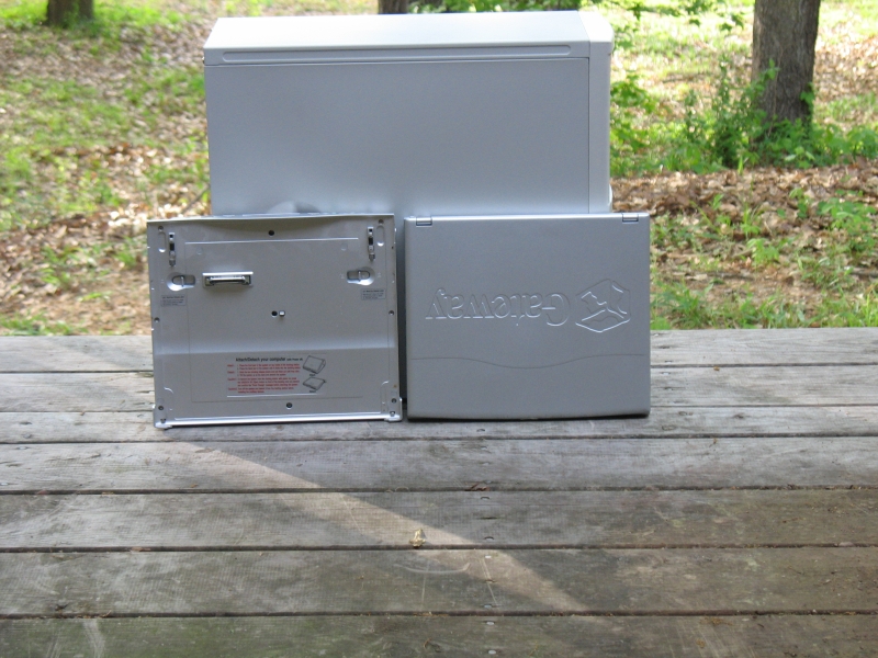 file:///home/Zerias/Documents/auction/web/Gateway-laptop-dock.jpg